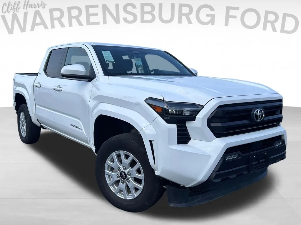 White 2025 Toyota Tacoma SR5 for sale in Warrensburg, MO