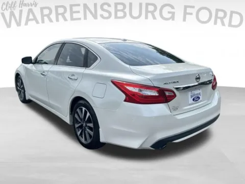 More photos of 2016 Nissan Altima 2.5 SL at Warrensburg Ford, MO