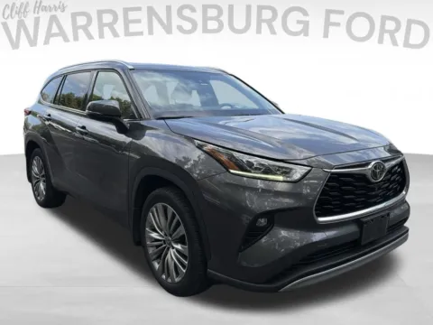 Gray 2021 Toyota Highlander Platinum for sale in Warrensburg, MO