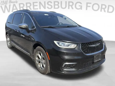Black 2023 Chrysler Pacifica Limited for sale in Warrensburg, MO
